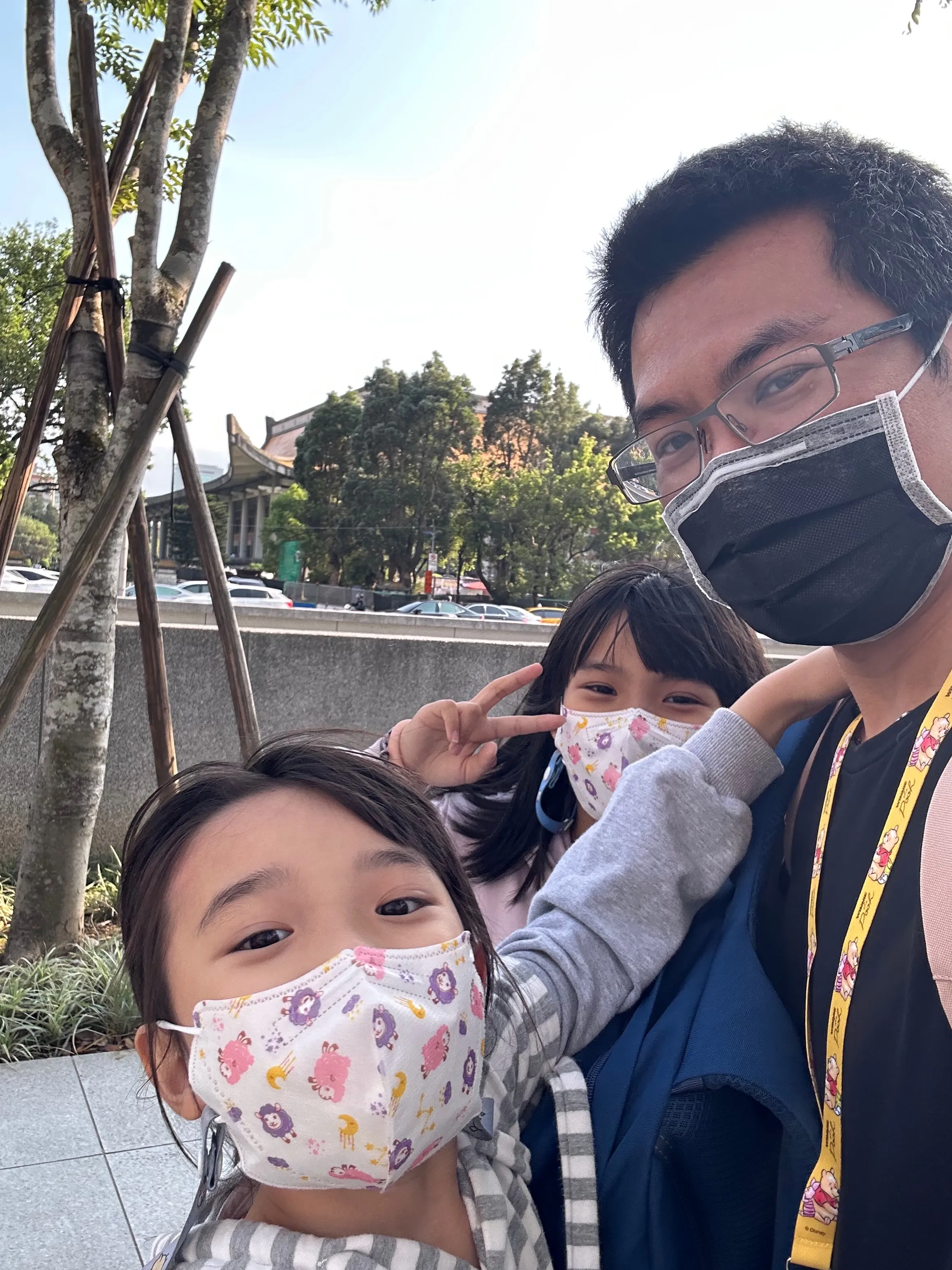 不要吵，我比較白